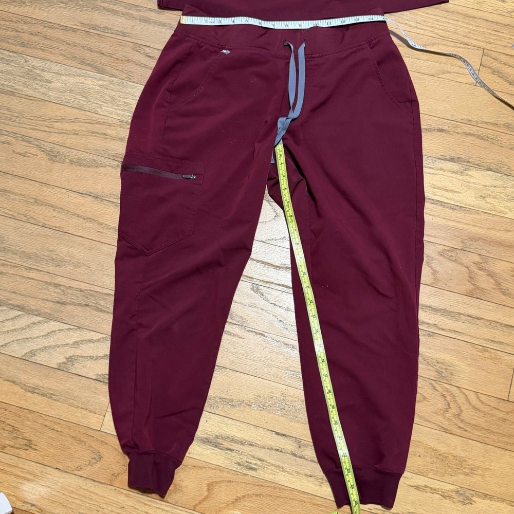 FIGS Burgundy Scrub Set Catarina Top Zamora Joggers Medium Petite Nurse Workwear - Picture 11 of 12